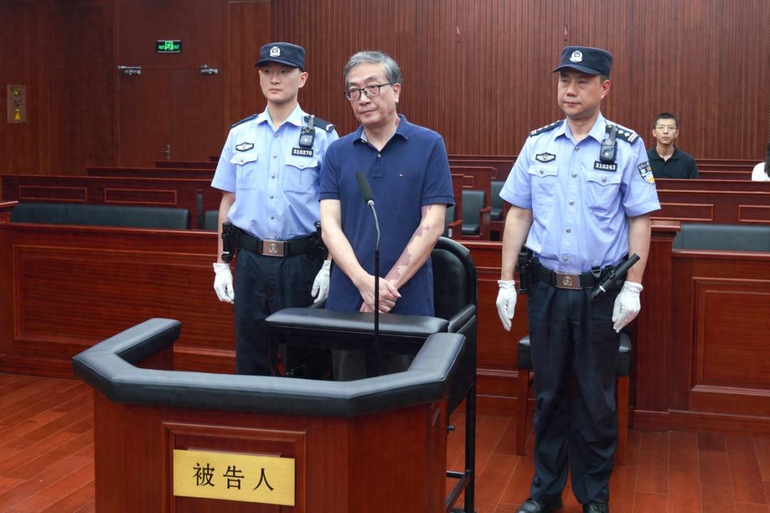 上海徐洪受贿案一审宣判：判处有期徒刑十年三个月，罚金人民币一百万元