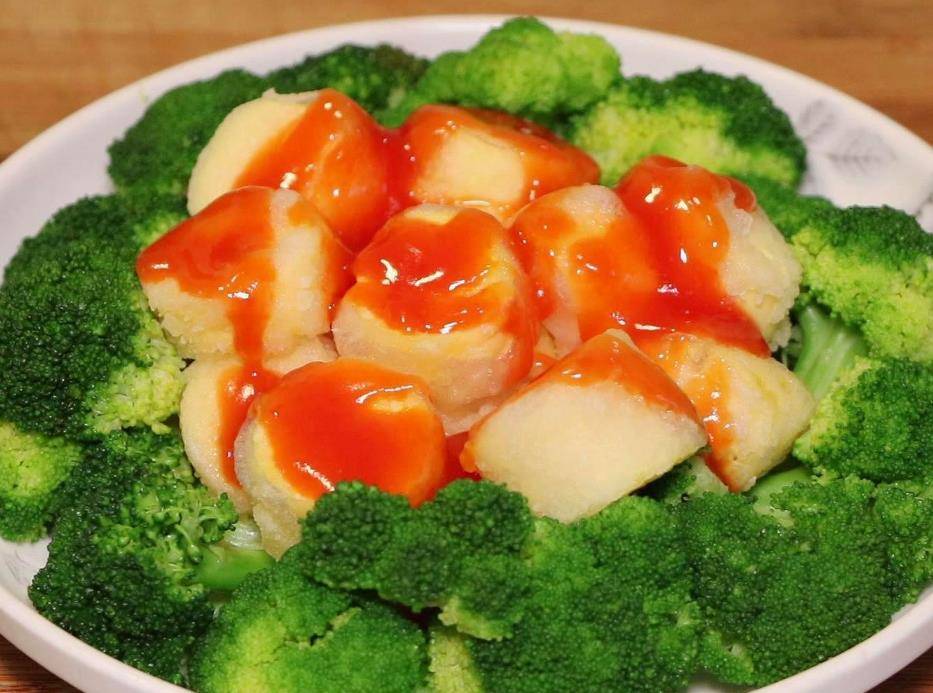 家常菜葱花炒鸡蛋怎样炒才更嫩？学会这几招，炒出的鸡蛋嫩滑可口