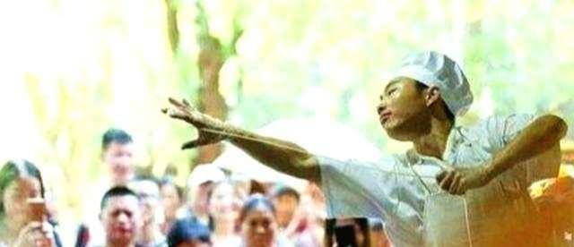 拉面哥田波一夜爆红，之后炒老板、娶女粉丝，如今过得怎样了？
