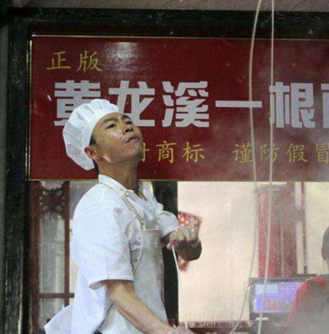 拉面哥田波一夜爆红，之后炒老板、娶女粉丝，如今过得怎样了？