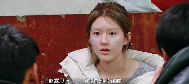 赵露思综艺停播！捆绑慈善消费村民影响出圈，网友支持停播整顿