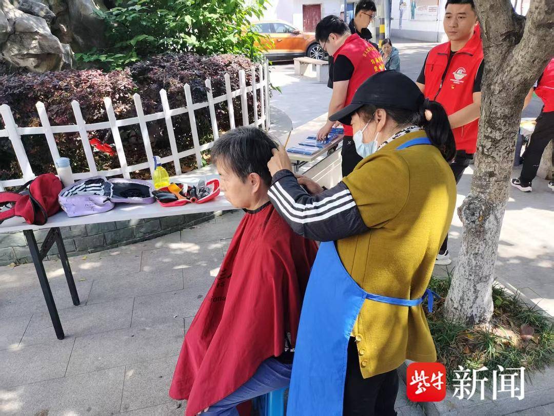 便民集市进社区，共建“幸福邻里圈”