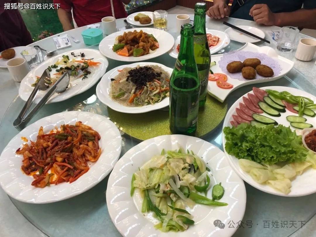 一个朝鲜导游的300元人生，工资三百人民币，手机售价过千