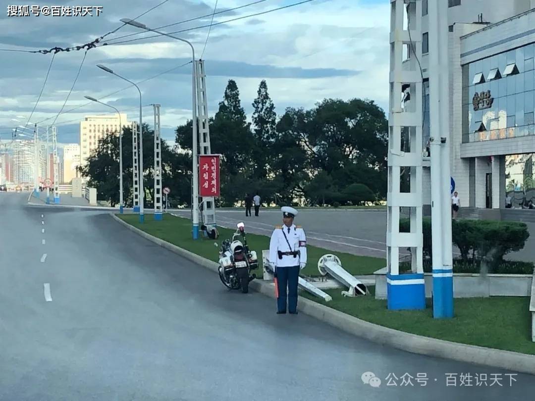 一个朝鲜导游的300元人生，工资三百人民币，手机售价过千