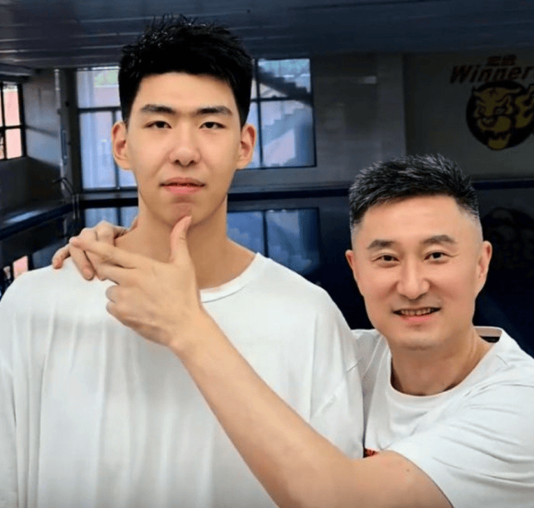 小周琦为何顶撞主帅？曝杜锋示意杨溢不传球 徐昕或被广东交易