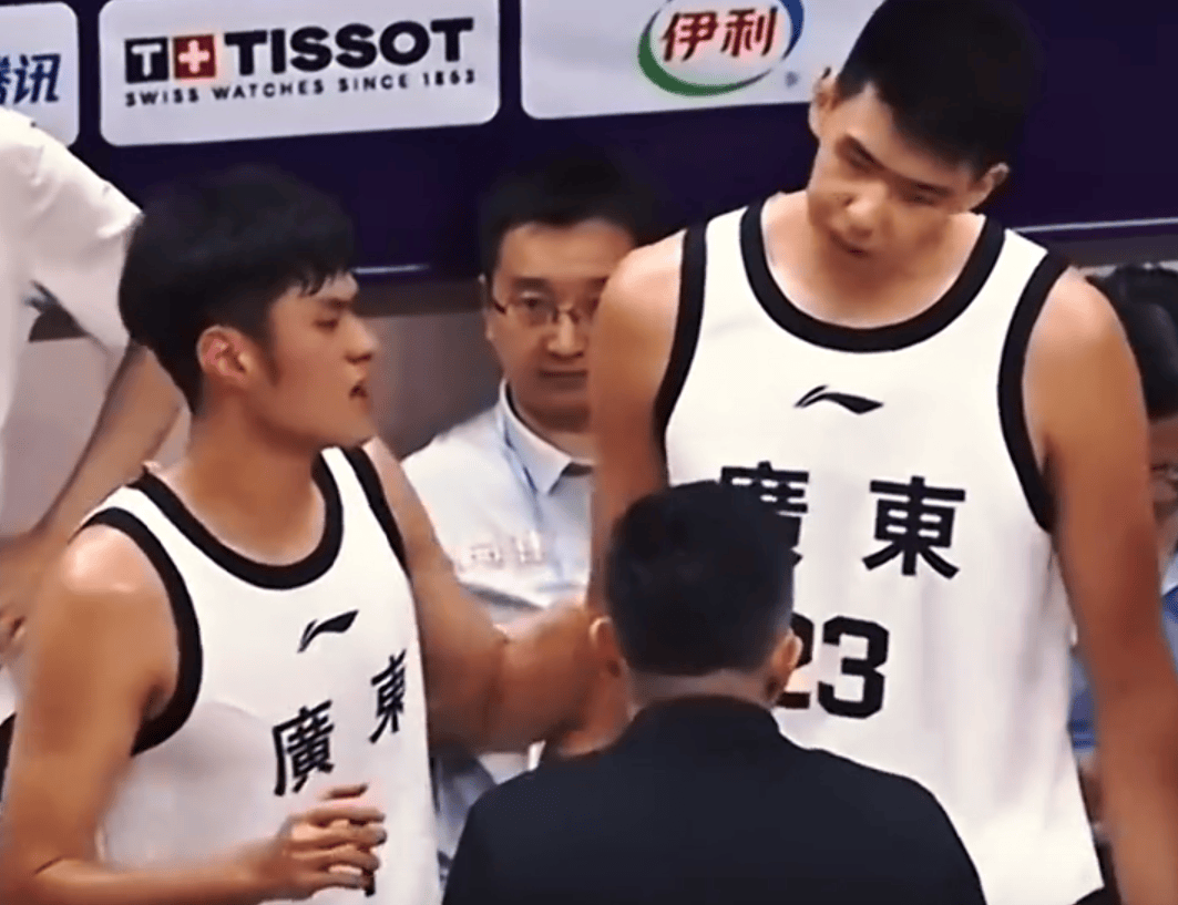 小周琦为何顶撞主帅？曝杜锋示意杨溢不传球 徐昕或被广东交易