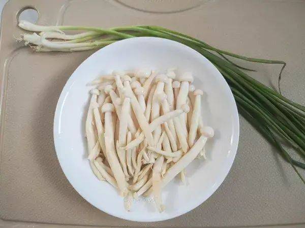素炒白玉菇，做法简单，厨房小白也能学！