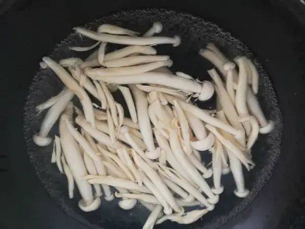 素炒白玉菇，做法简单，厨房小白也能学！