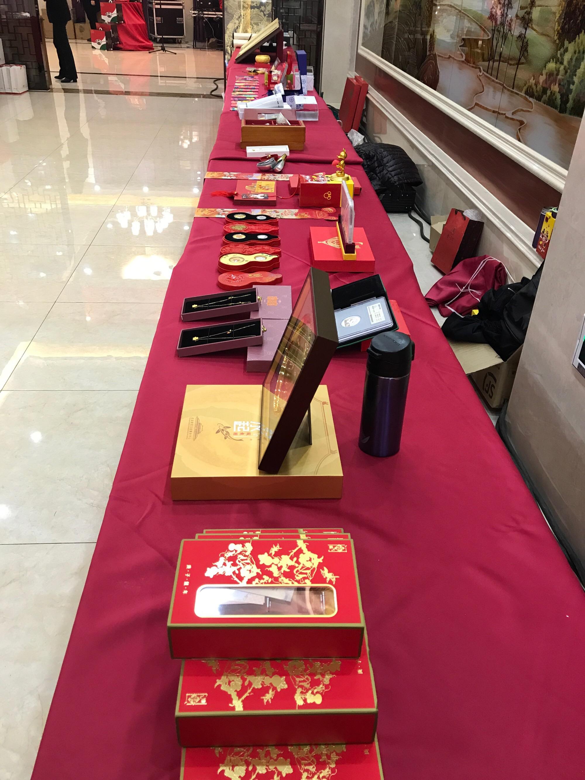 贵金属展示(贵金属展示柜)