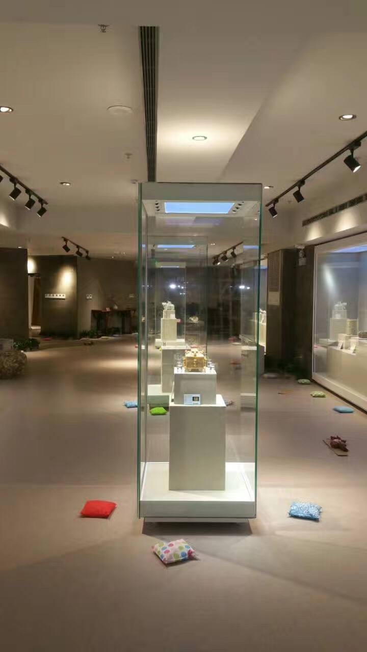 贵金属展柜(贵金属展柜绒布效果图片)